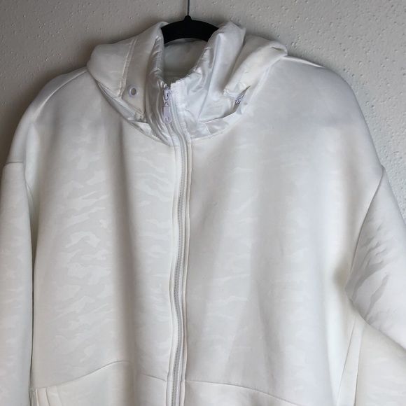 Fabletics white jacket with removable hood size medium side zipper detail - Picture 2 of 8